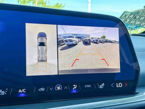 Used 2024 Chevrolet Traverse LT w/ Enhanced Driving Package AWD/4WD image 51