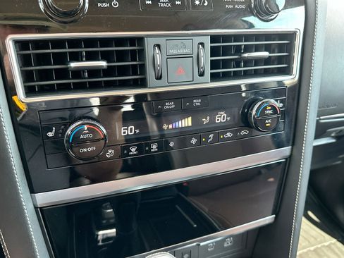 Used 2024 INFINITI QX80 Premium Select w/ All-Season Package image 18