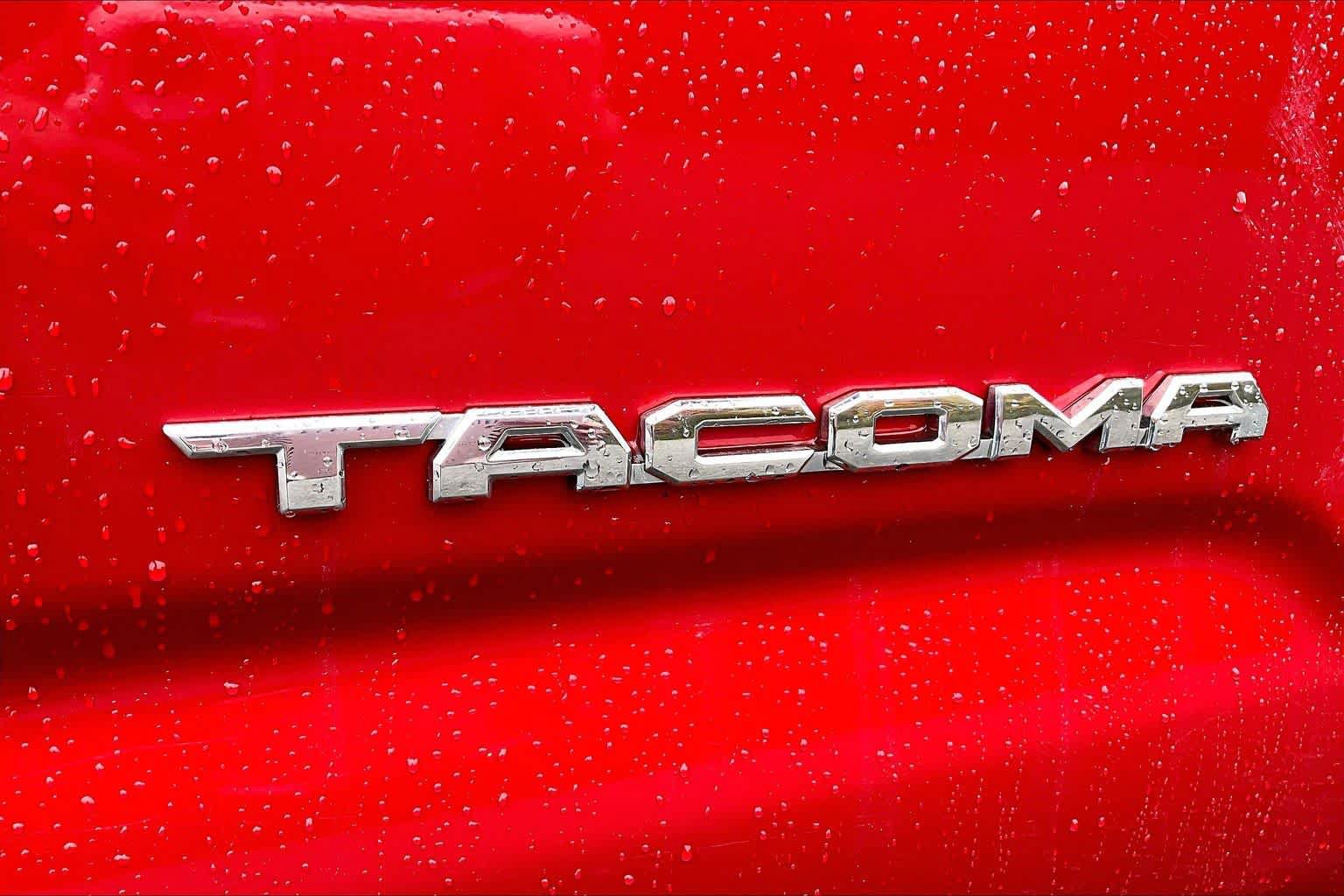 Used 2018 Toyota Tacoma SR5 AWD/4WD image 33