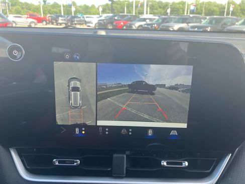 New 2026 Chevrolet Equinox LT w/ Safety and Technology Package FWD image 25
