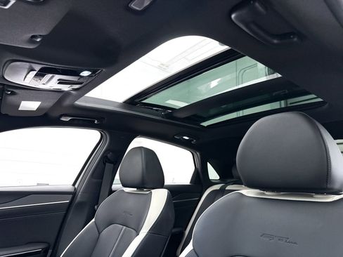 Used 2025 Kia K5 GT-Line w/ GT-Line Premium Package image 3