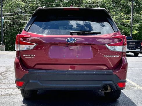 Used 2023 Subaru Forester Premium AWD/4WD image 5