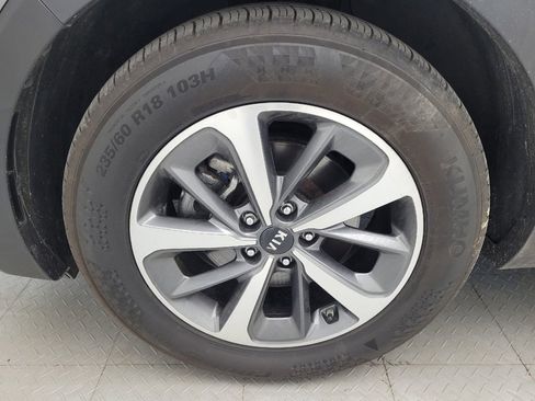 Used 2019 Kia Sorento EX image 31