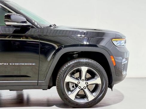 Used 2022 Jeep Grand Cherokee Limited 4xe w/ Luxury Tech Group II AWD/4WD image 11
