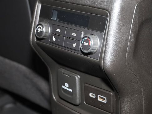 Used 2023 GMC Acadia SLT w/ Elevation Edition image 14