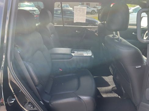 Used 2023 Nissan Armada SL w/ Midnight Edition Package image 10