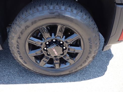 Used 2025 GMC Sierra 2500 AT4 w/ AT4 Premium Plus Package AWD/4WD image 15