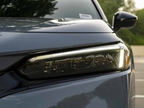 Used 2023 Honda Civic Sport image 11