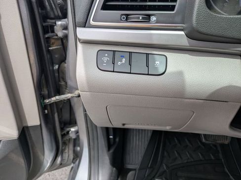 Used 2018 Hyundai Elantra Value Edition FWD image 18