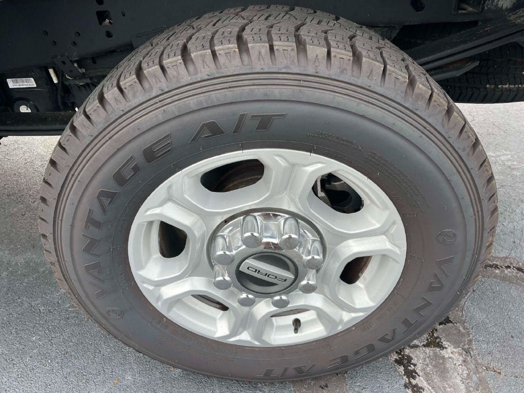 Used 2025 Ford F250 XLT AWD/4WD image 13