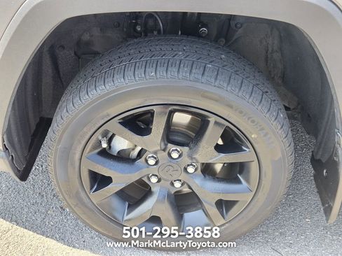 Used 2022 Toyota RAV4 LE FWD image 16