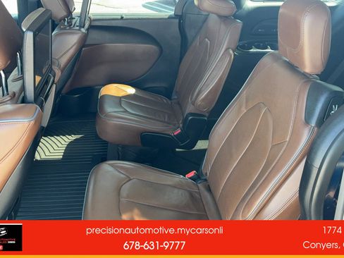 Used 2017 Chrysler Pacifica Limited image 15