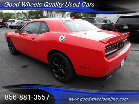 Used 2018 Dodge Challenger SXT Plus RWD image 7