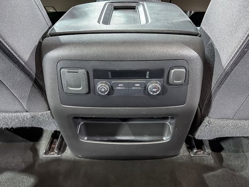 Used 2016 GMC Yukon SLE w/ Convenience Package image 29