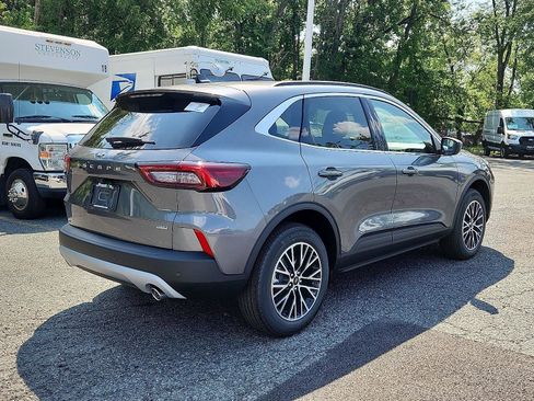 New 2025 Ford Escape SE image 3