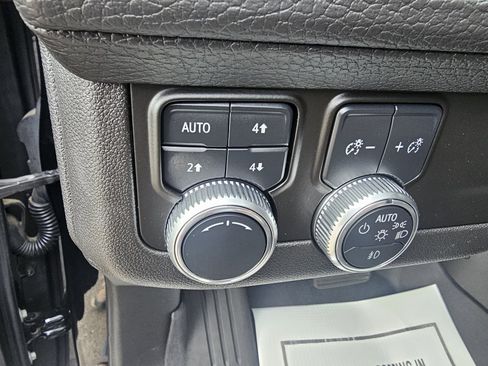 Used 2021 GMC Yukon Denali w/ Denali Premium Package image 16