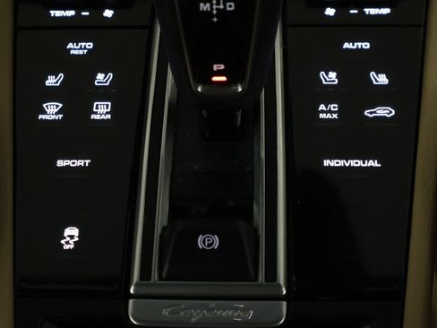 Used 2022 Porsche Cayenne Platinum Edition AWD/4WD image 48