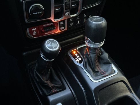 Used 2021 Jeep Gladiator Rubicon w/ Cold Weather Group image 19