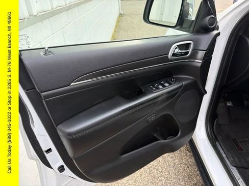 Used 2018 Jeep Grand Cherokee Limited AWD/4WD image 11