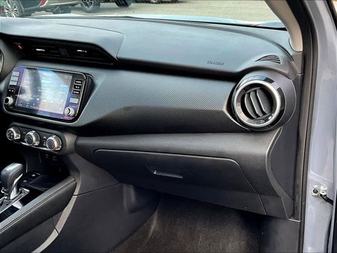 Used 2024 Nissan Kicks SV image 13