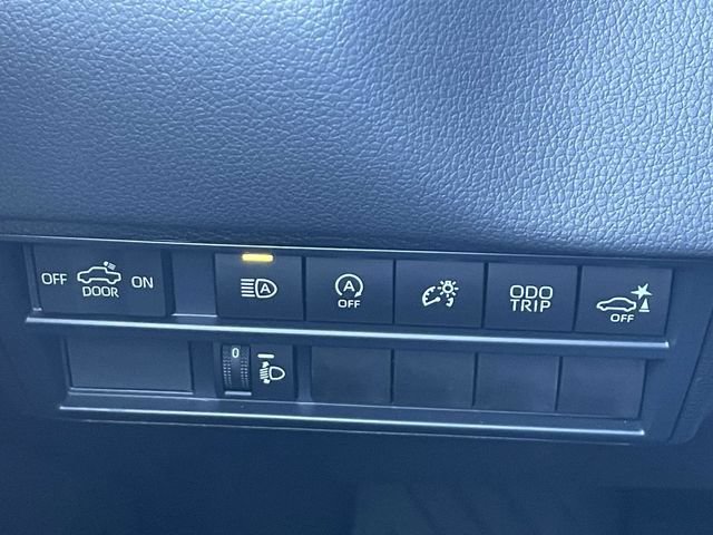 Used 2025 Toyota Tundra Limited AWD/4WD image 26