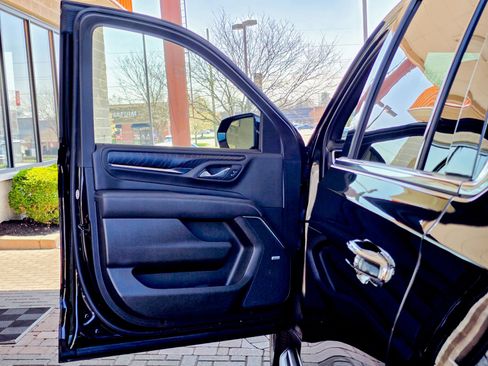 Used 2024 GMC Yukon XL Denali image 24