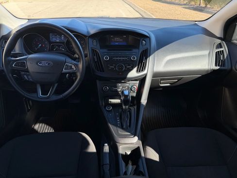 Used 2016 Ford Focus SE w/ SE Cold Weather Package image 10