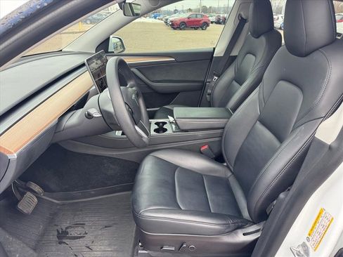 Used 2023 Tesla Model Y Long Range image 10