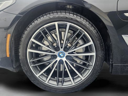 Used 2023 BMW 530e w/ Premium Package image 35