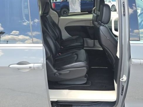 Used 2023 Chrysler Pacifica Touring-L FWD image 27
