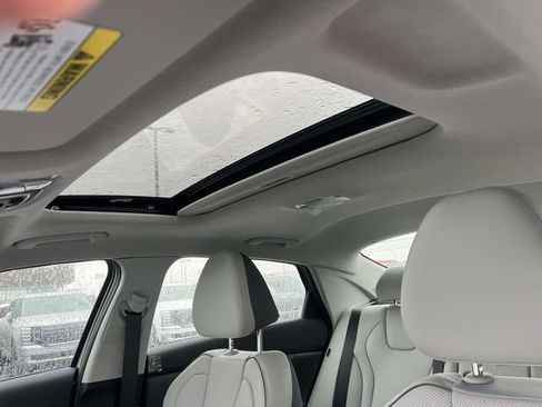 Used 2025 Hyundai Elantra Limited image 26