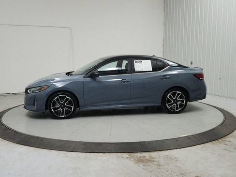 Used 2025 Nissan Sentra SR FWD image 5