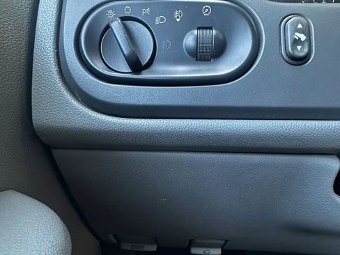 Used 2004 Ford Expedition XLT RWD image 49