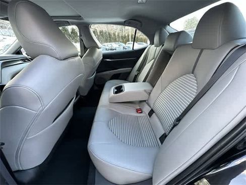 Used 2023 Toyota Camry SE image 18