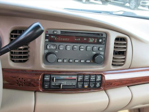 Used 2005 Buick Le Sabre Custom image 21