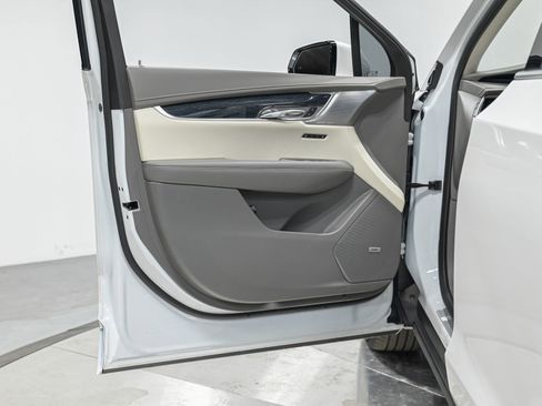 Used 2023 Cadillac XT6 Premium Luxury image 12