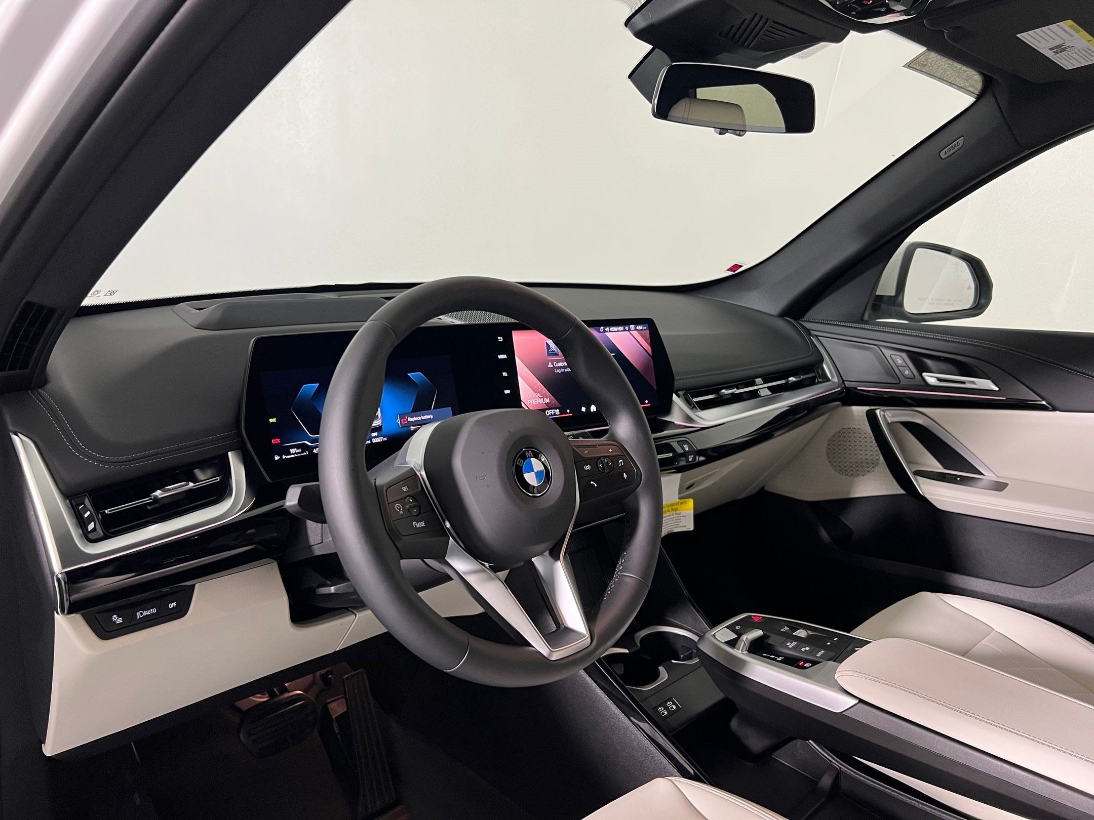 Used 2026 BMW X1 xDrive28i w/ Technology Package AWD/4WD image 4
