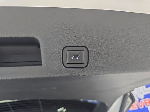 Used 2025 Buick Enclave Preferred image 23