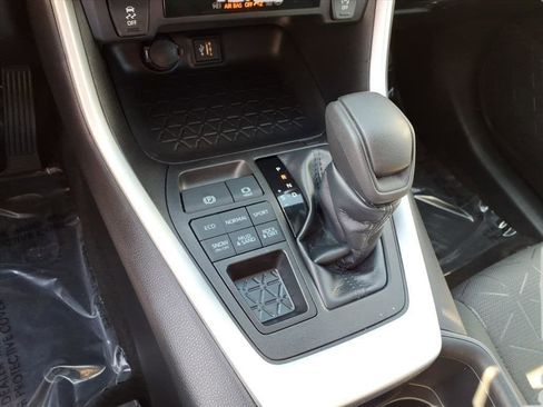 Used 2023 Toyota RAV4 XLE image 28