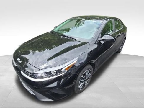 Used 2024 Kia Forte LXS FWD image 9