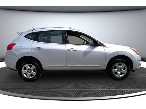 Used 2015 Nissan Rogue S w/ Convenience Package AWD/4WD image 13