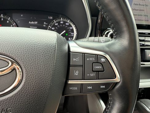 Used 2021 Toyota Highlander Platinum image 29