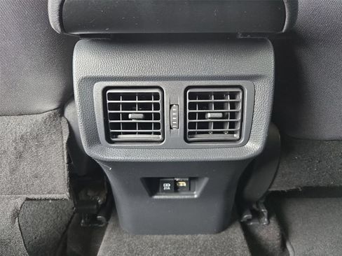 Used 2022 Toyota Venza LE AWD/4WD image 13