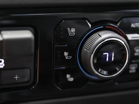 Used 2025 Chevrolet Silverado 2500 High Country w/ Technology Package image 24