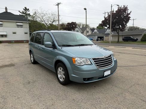 Used 2008 Chrysler Town & Country Touring FWD image 1