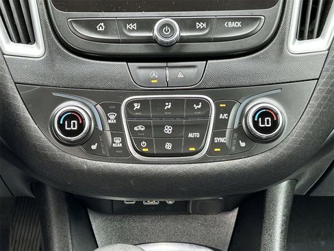 Used 2024 Chevrolet Malibu LT image 19