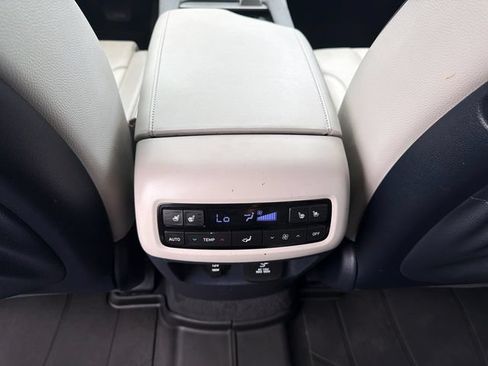 Used 2023 Hyundai Palisade Limited w/ Winter Package FWD image 21