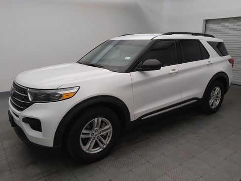 Used 2022 Ford Explorer XLT RWD image 2