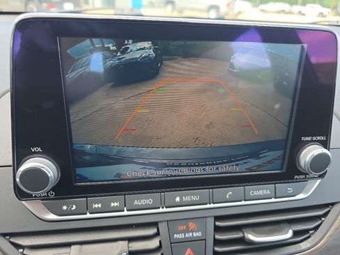 Used 2025 Nissan Altima 2.5 SV FWD image 27