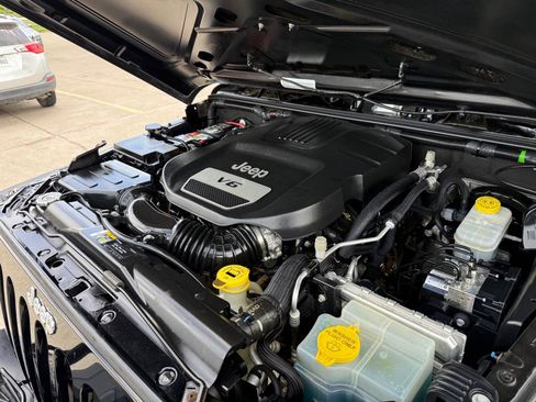 Used 2017 Jeep Wrangler Unlimited Sport w/ Connectivity Group image 34